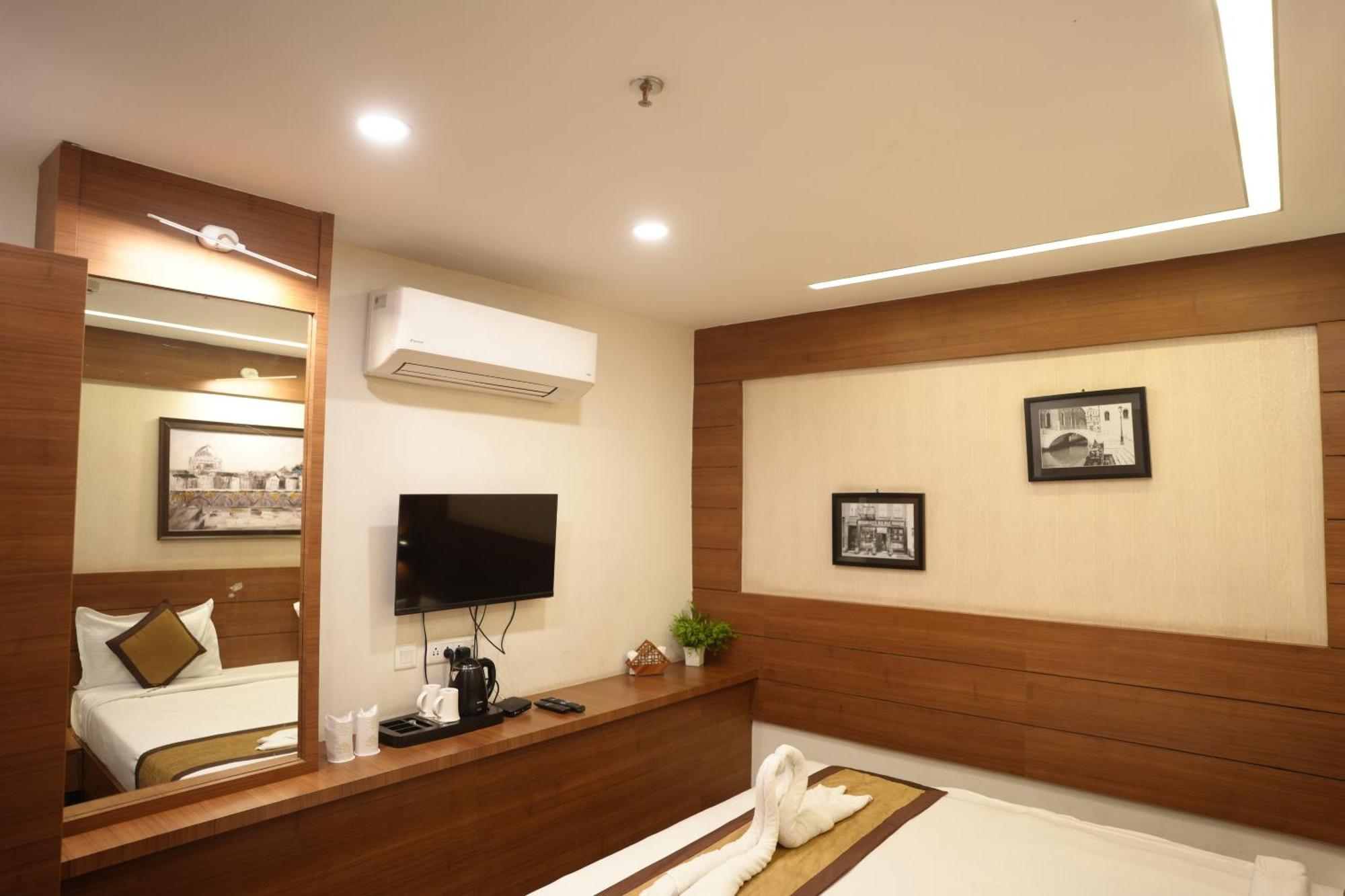 Hotel Silkhouse Premier Danapur Exterior foto